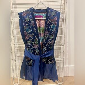 Tumen Tongo Mongolian Premium Collection, unique silk vest,
Size S